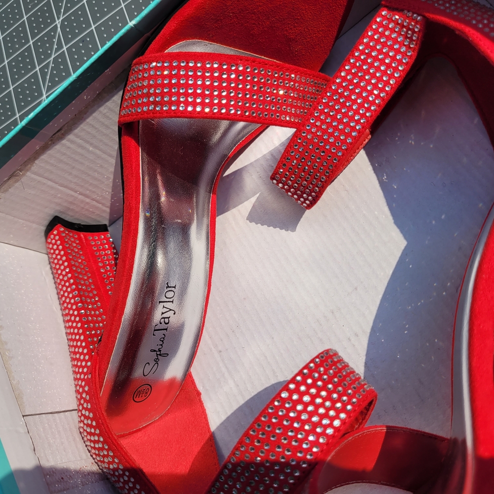 Sophia Taylor Red Heeled Shoes with Sleek Design - Picture 10 of 13